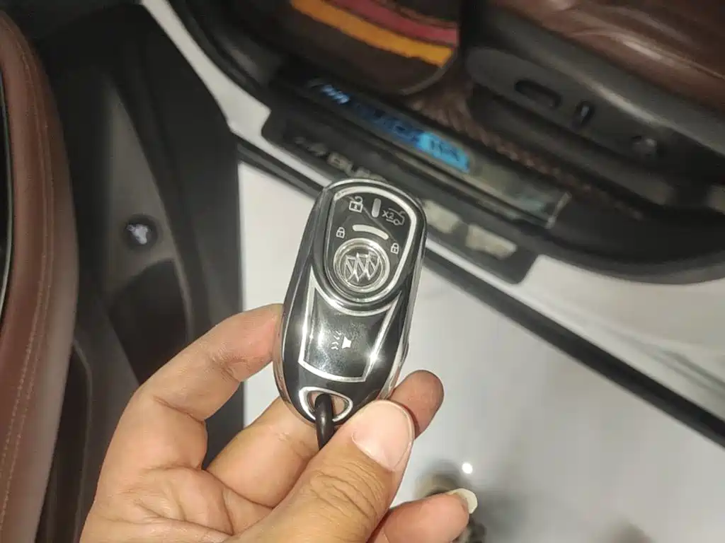 Buick Envision Plus — фото 9