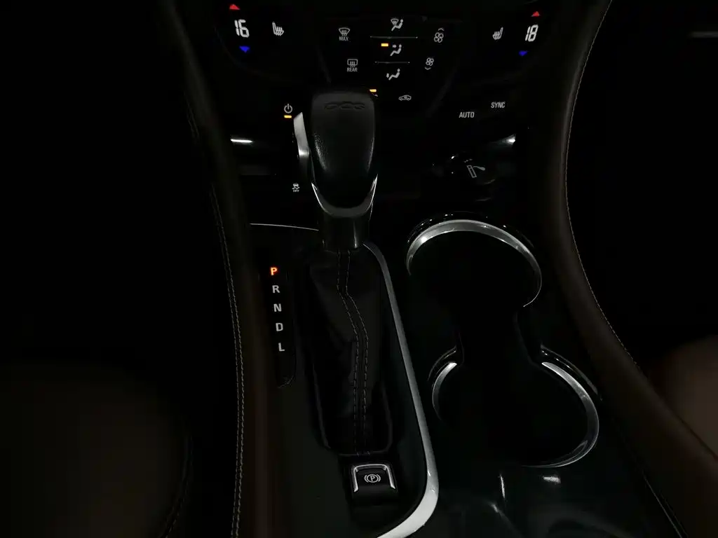 Buick Envision Plus — фото 13