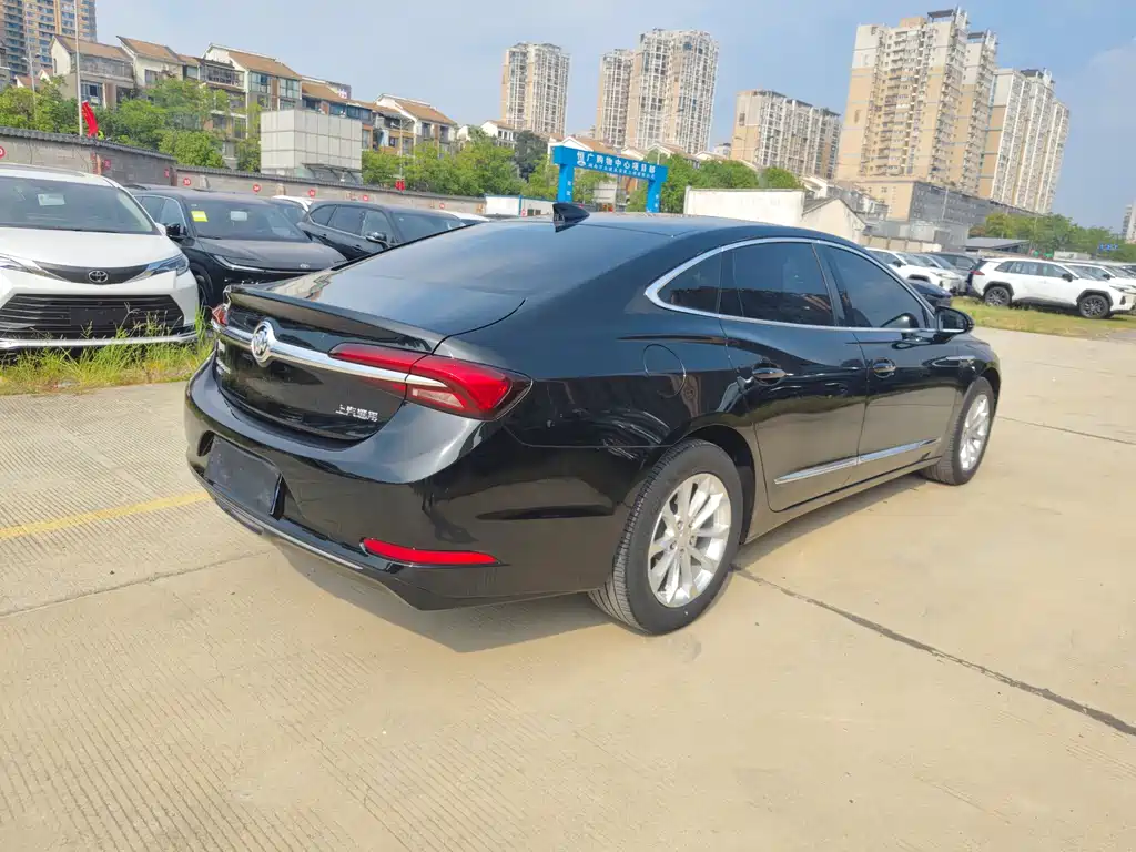 Buick LaCrosse — фото 10