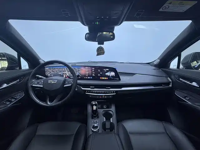 Cadillac XT4 — фото 4