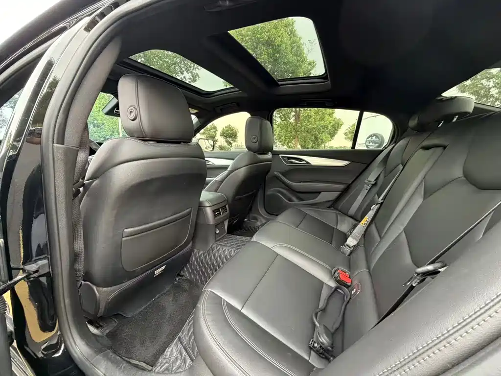 Cadillac CT5 — фото 7