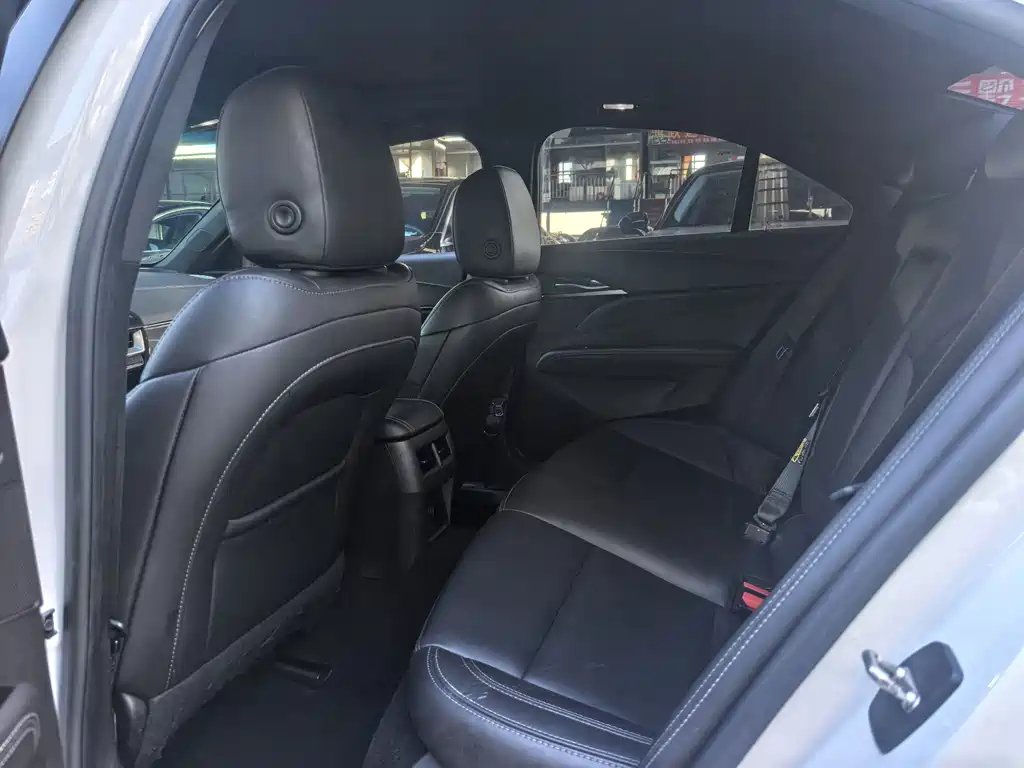 Cadillac CT4 — фото 5