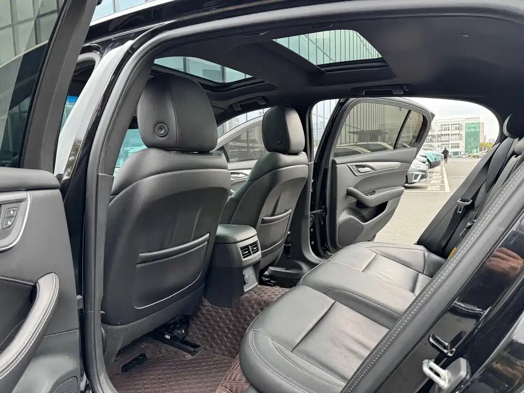 Cadillac CT5 — фото 11