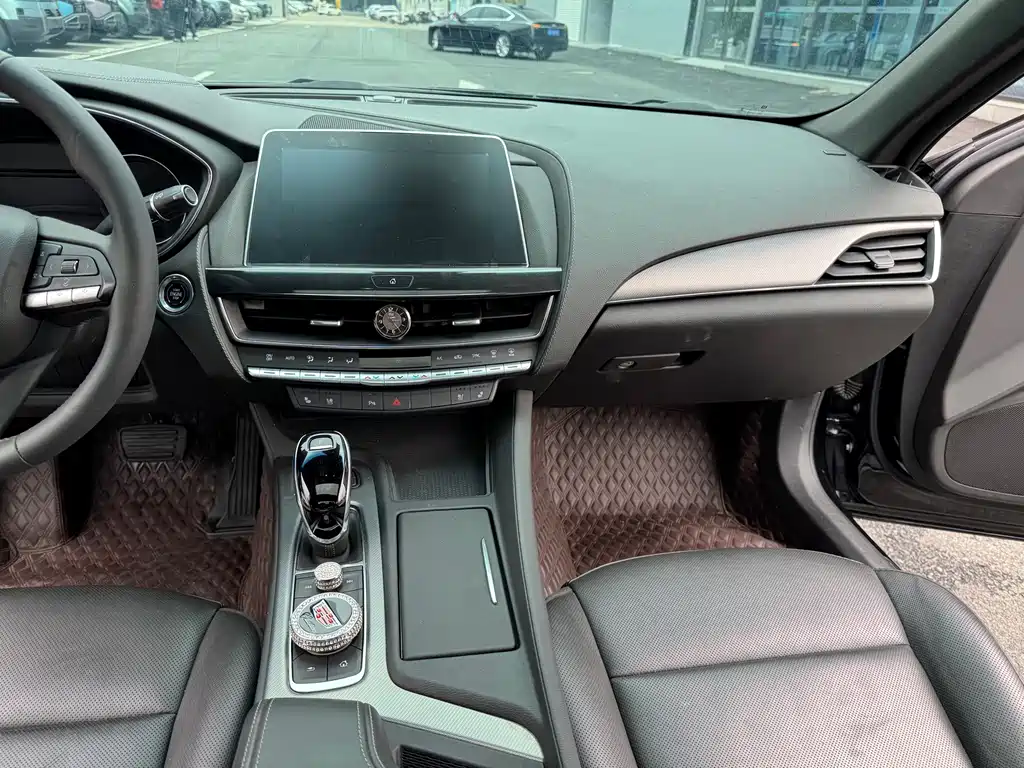 Cadillac CT5 — фото 6