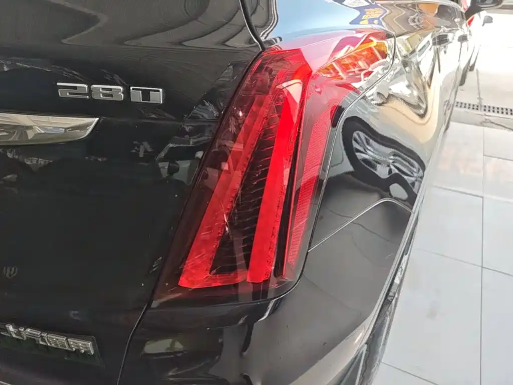 Cadillac XT5 — фото 8
