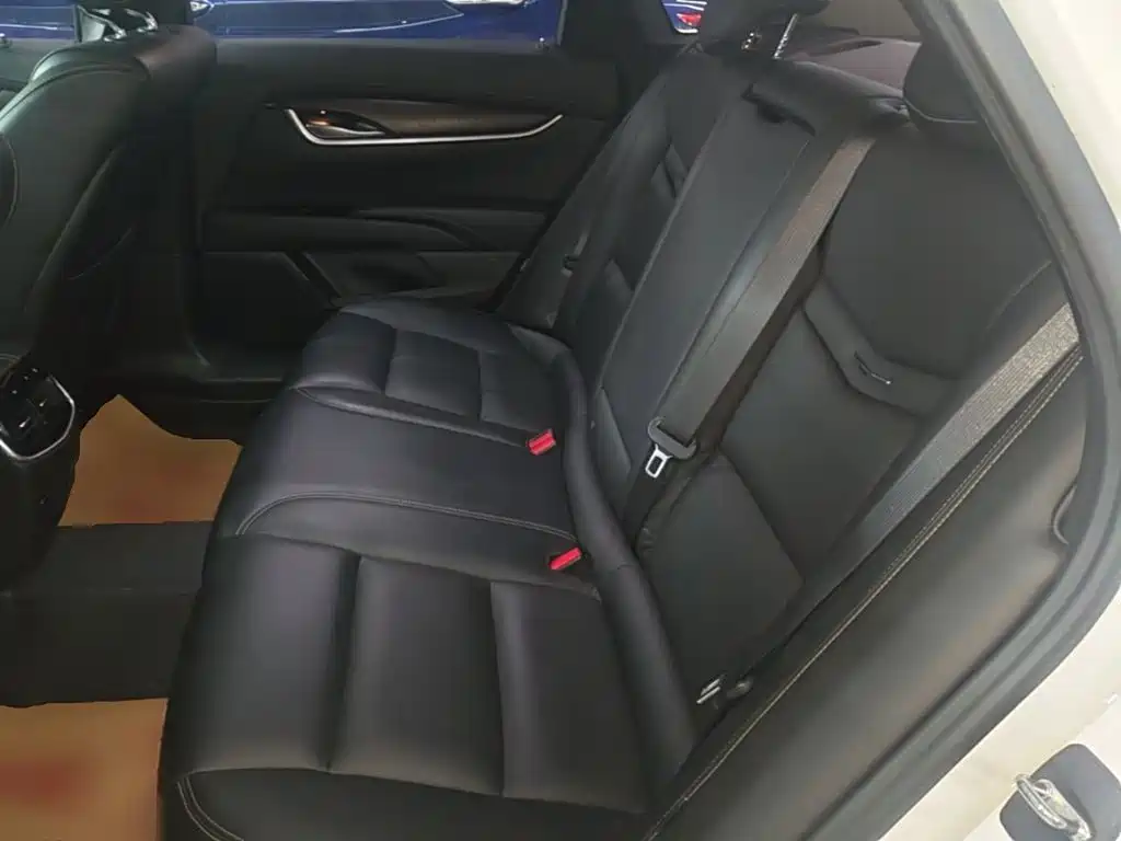 Cadillac XTS — фото 17