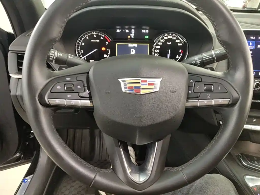 Cadillac CT4 — фото 11