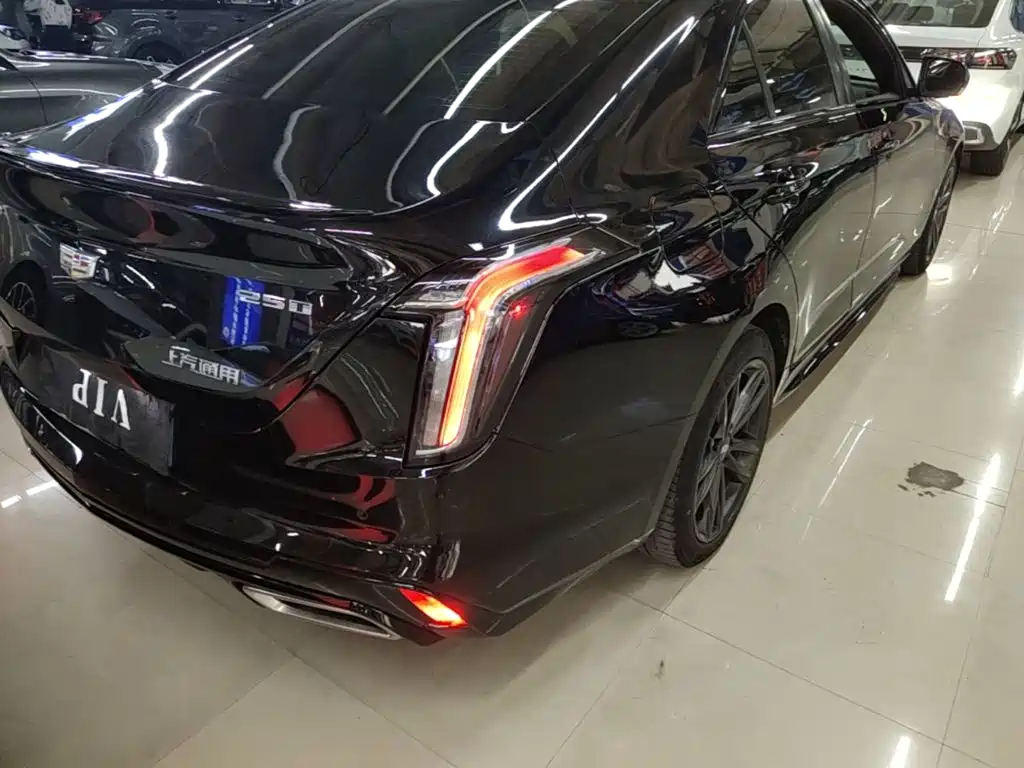 Cadillac CT4 — фото 8