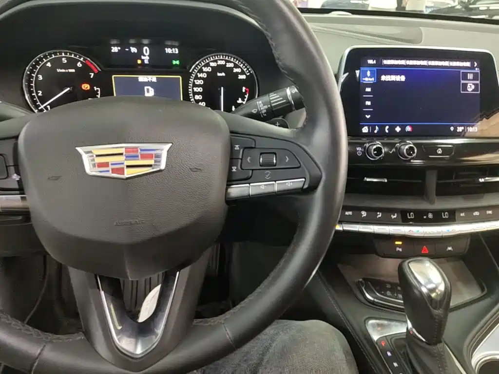 Cadillac CT4 — фото 10