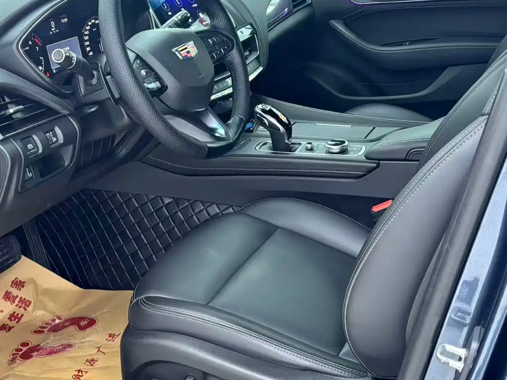 Cadillac CT5 — фото 8