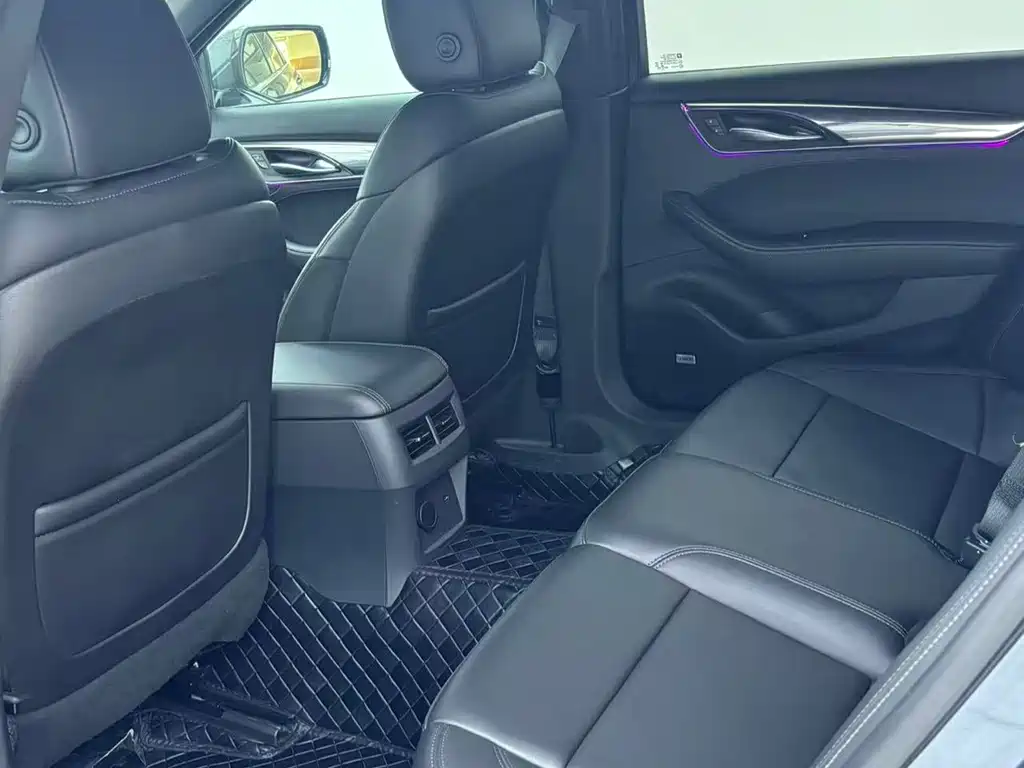 Cadillac CT5 — фото 9