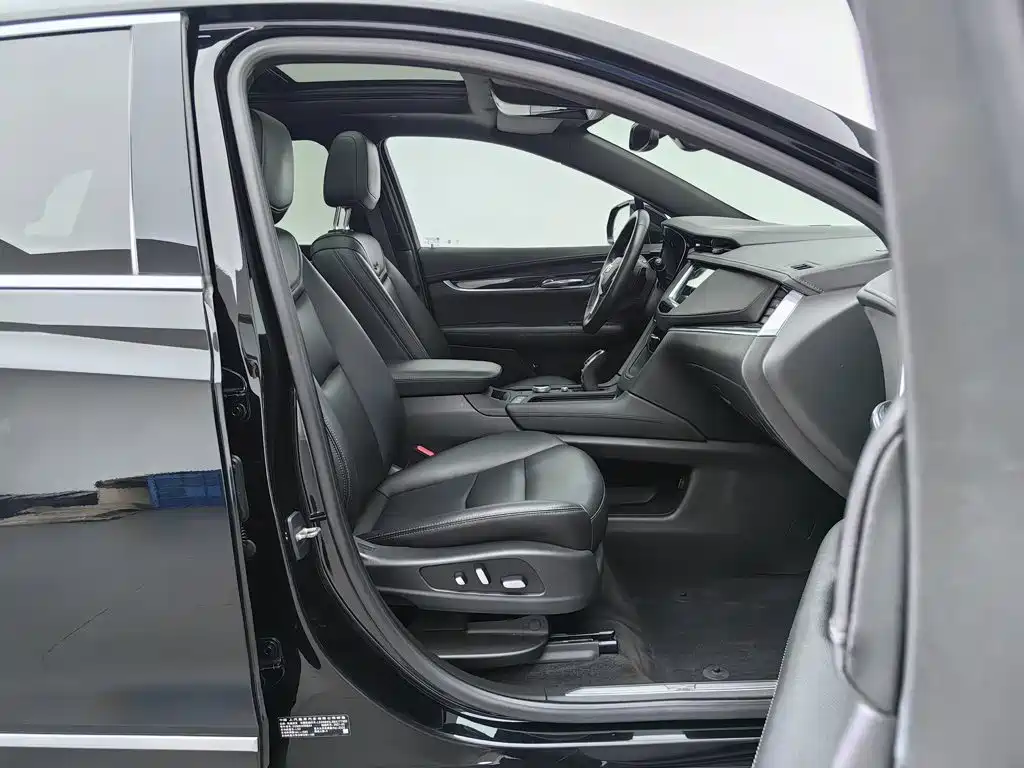 Cadillac XT5 — фото 23
