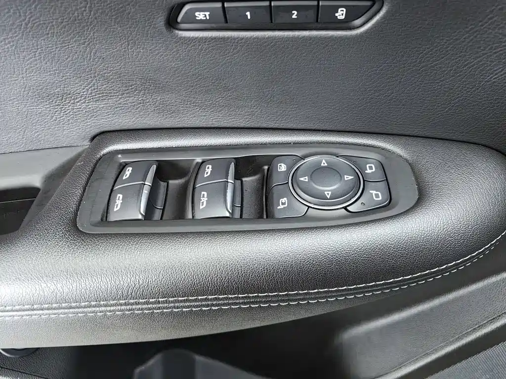 Cadillac XT5 — фото 9