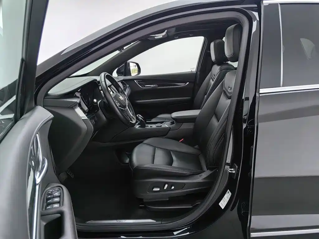 Cadillac XT5 — фото 10
