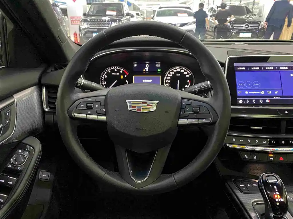 Cadillac CT5 — фото 13