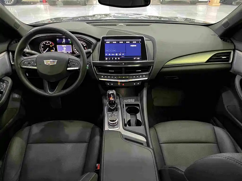 Cadillac CT5 — фото 8