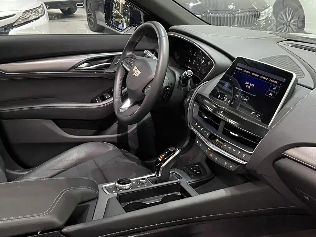 Cadillac CT5 — фото 9