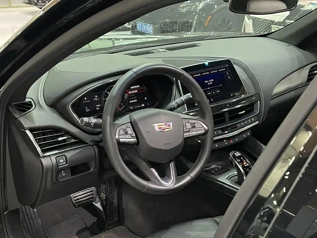 Cadillac CT5 — фото 10