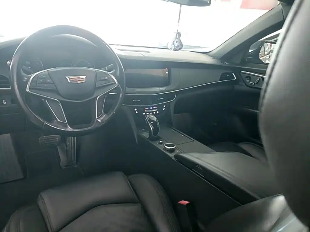 Cadillac CT6 — фото 10