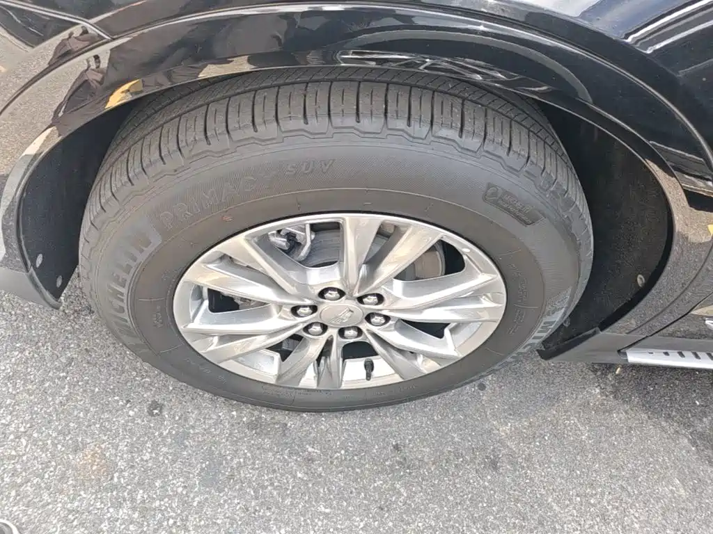 Cadillac XT5 — фото 23
