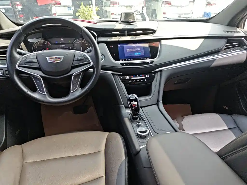 Cadillac XT5 — фото 10