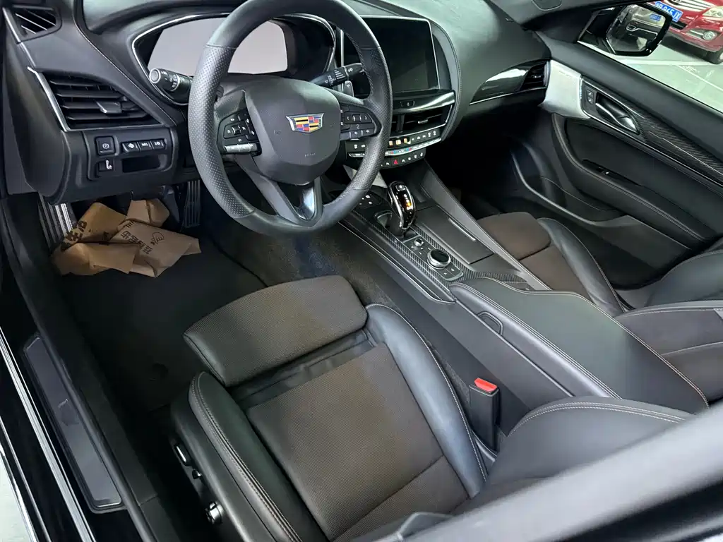Cadillac CT5 — фото 4