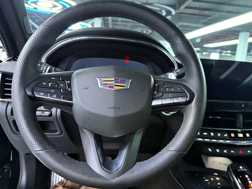 Cadillac CT5 — фото 6