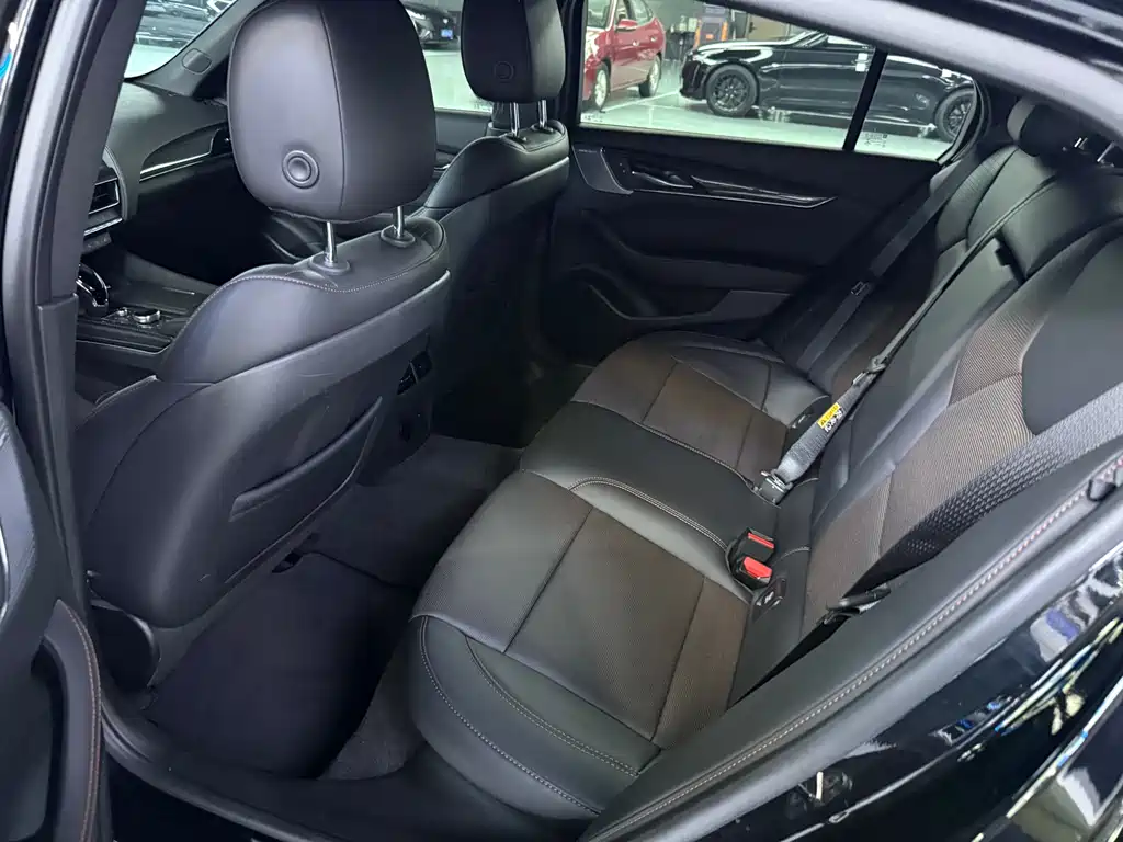 Cadillac CT5 — фото 10