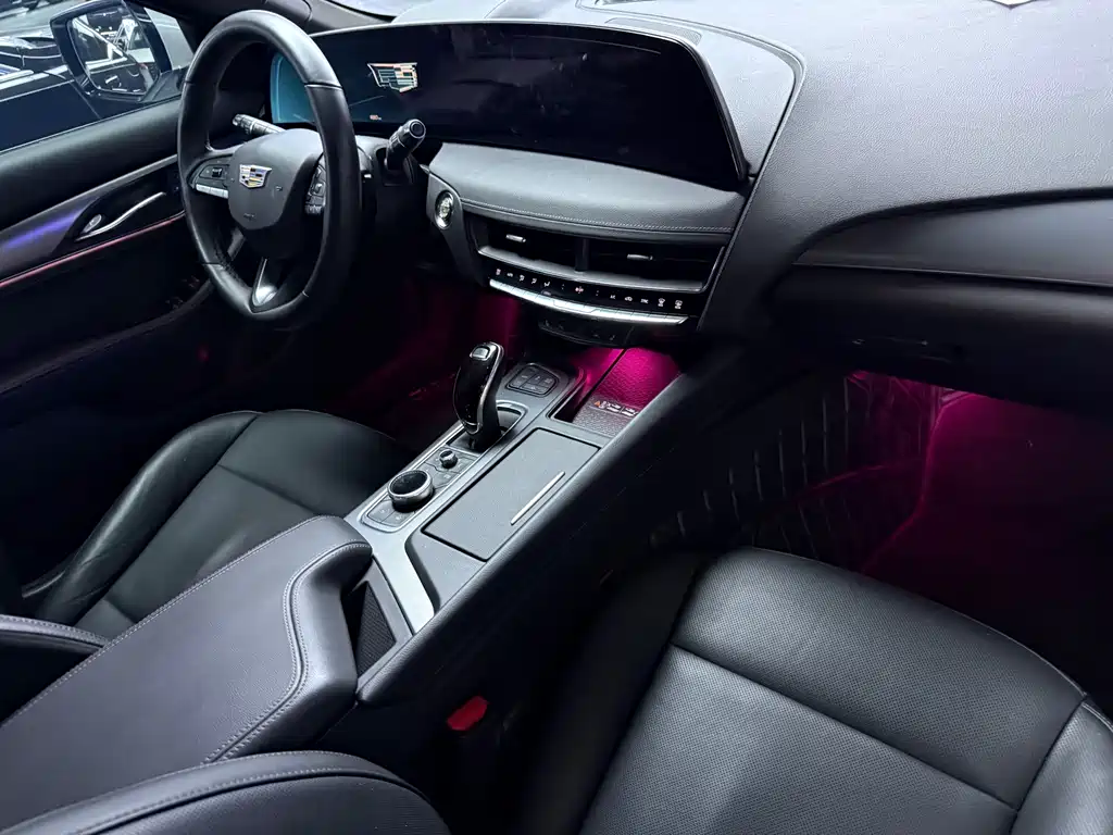 Cadillac CT5 — фото 11