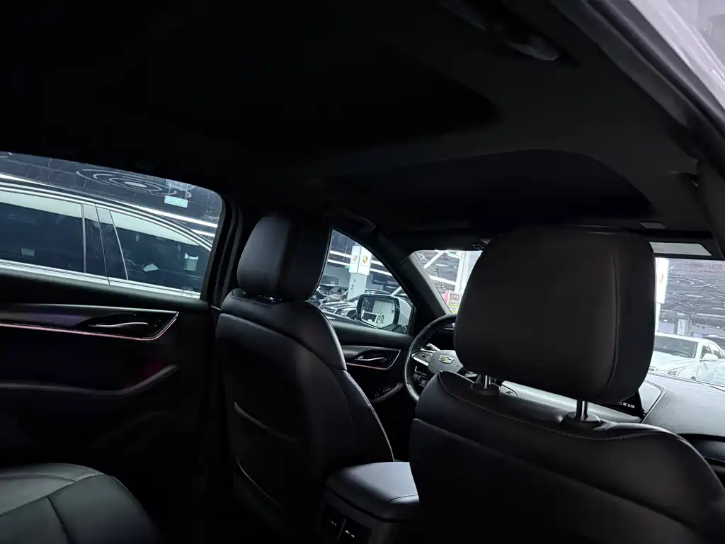 Cadillac CT5 — фото 13