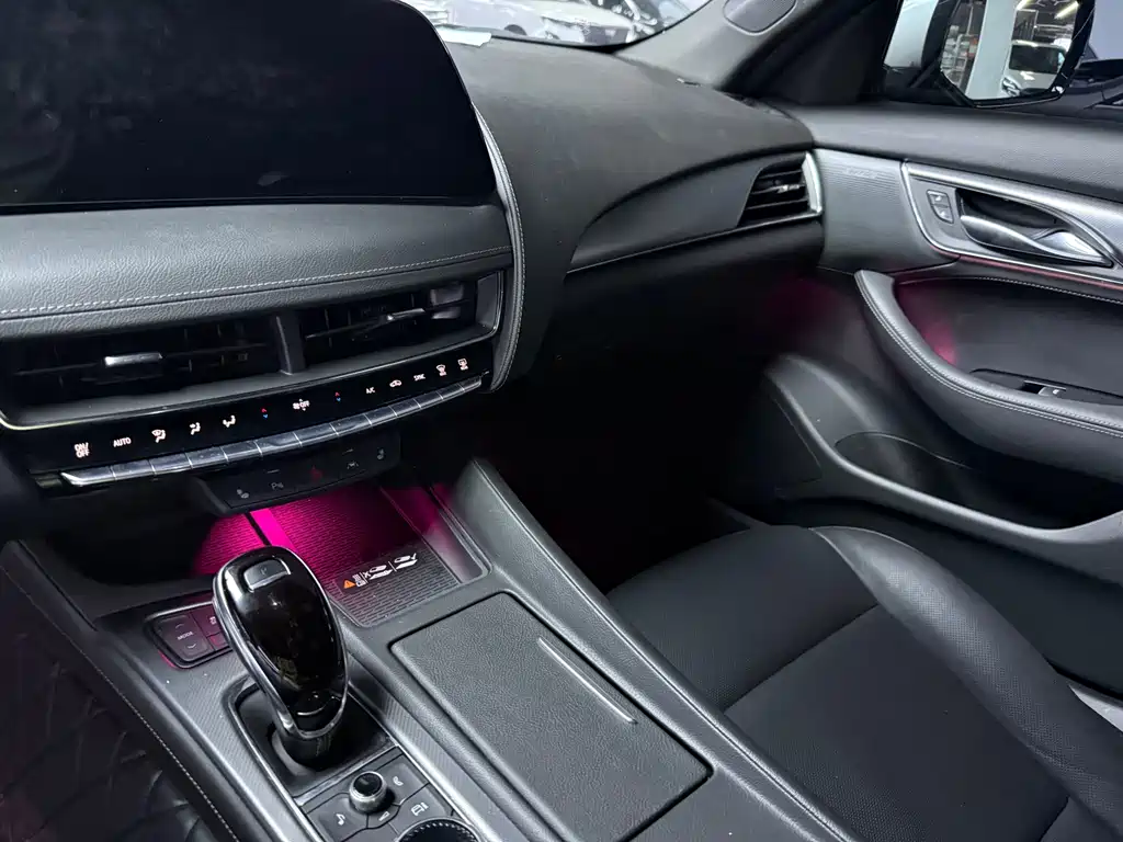 Cadillac CT5 — фото 6