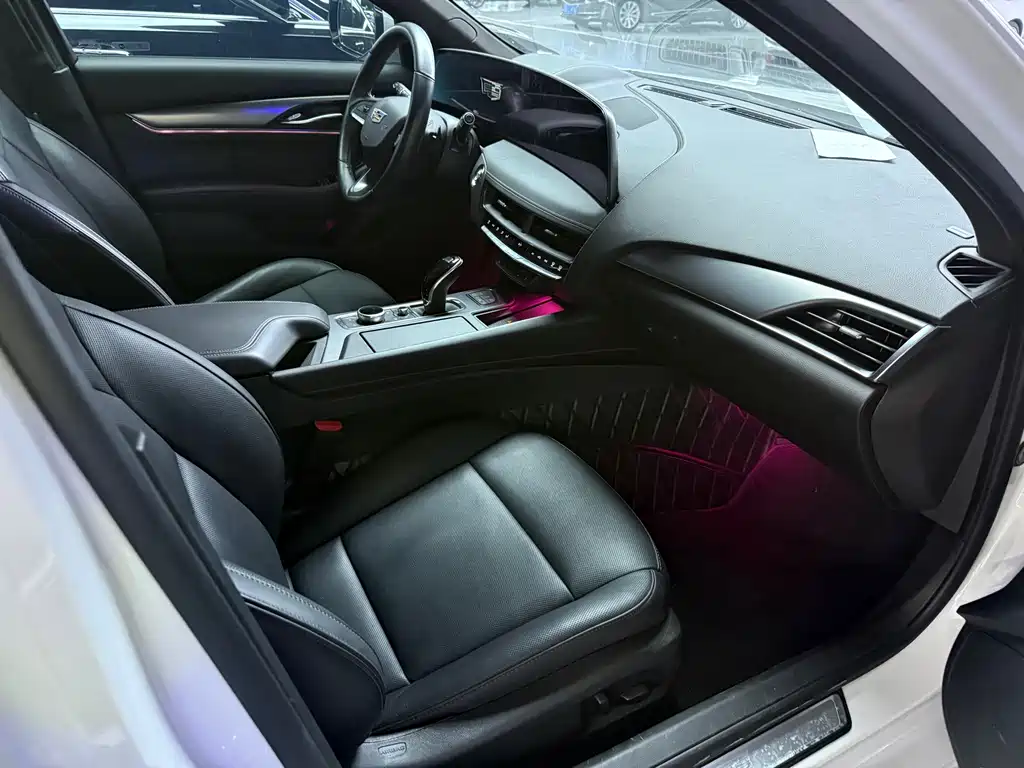 Cadillac CT5 — фото 10