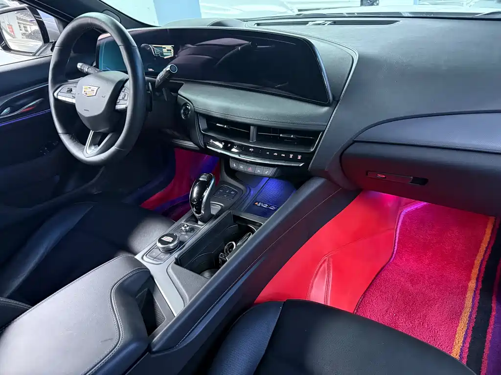 Cadillac CT5 — фото 11