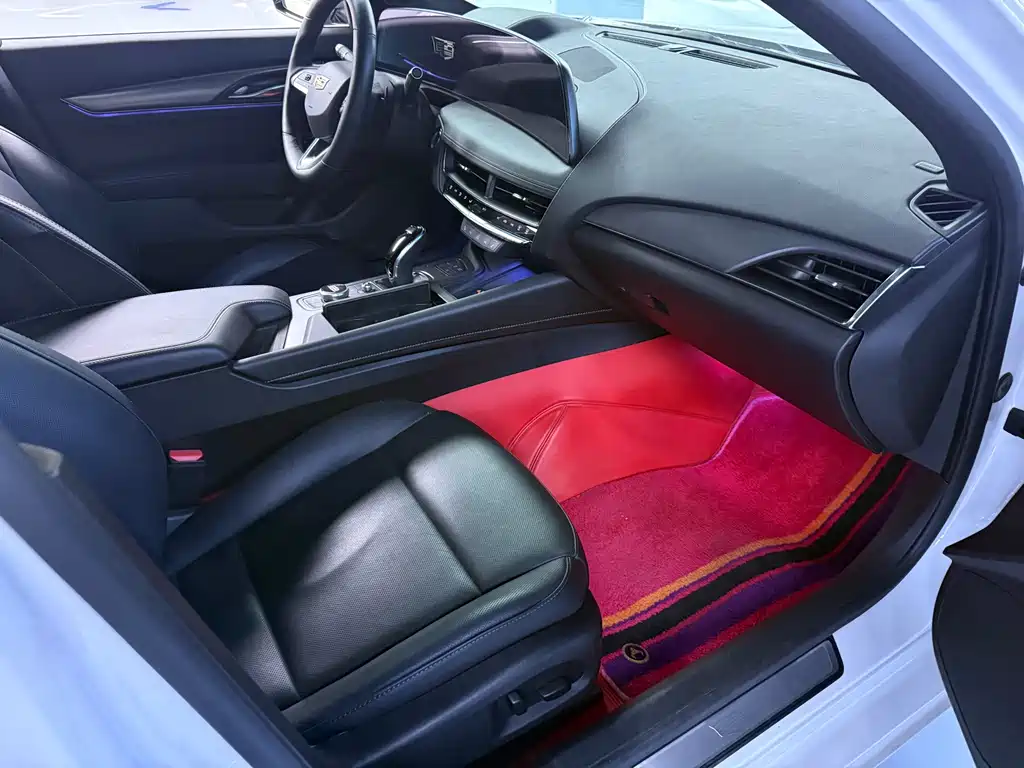 Cadillac CT5 — фото 10