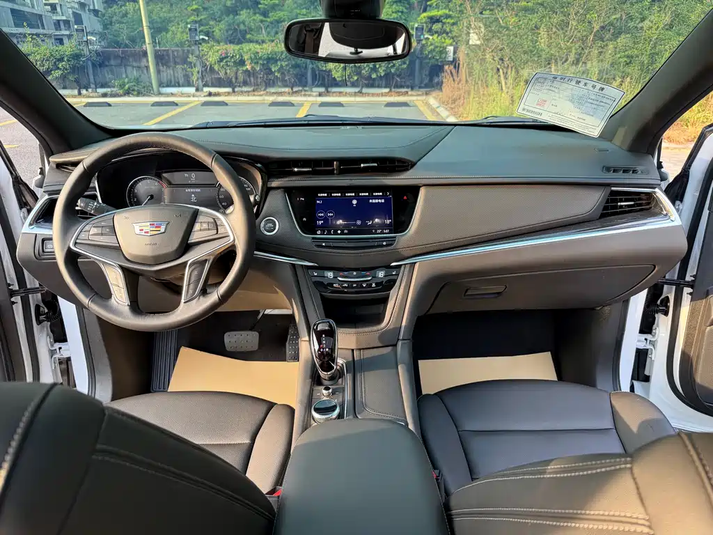 Cadillac XT5 — фото 11