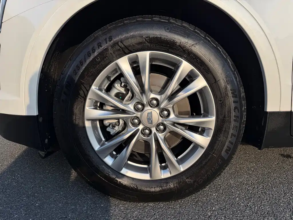 Cadillac XT5 — фото 24
