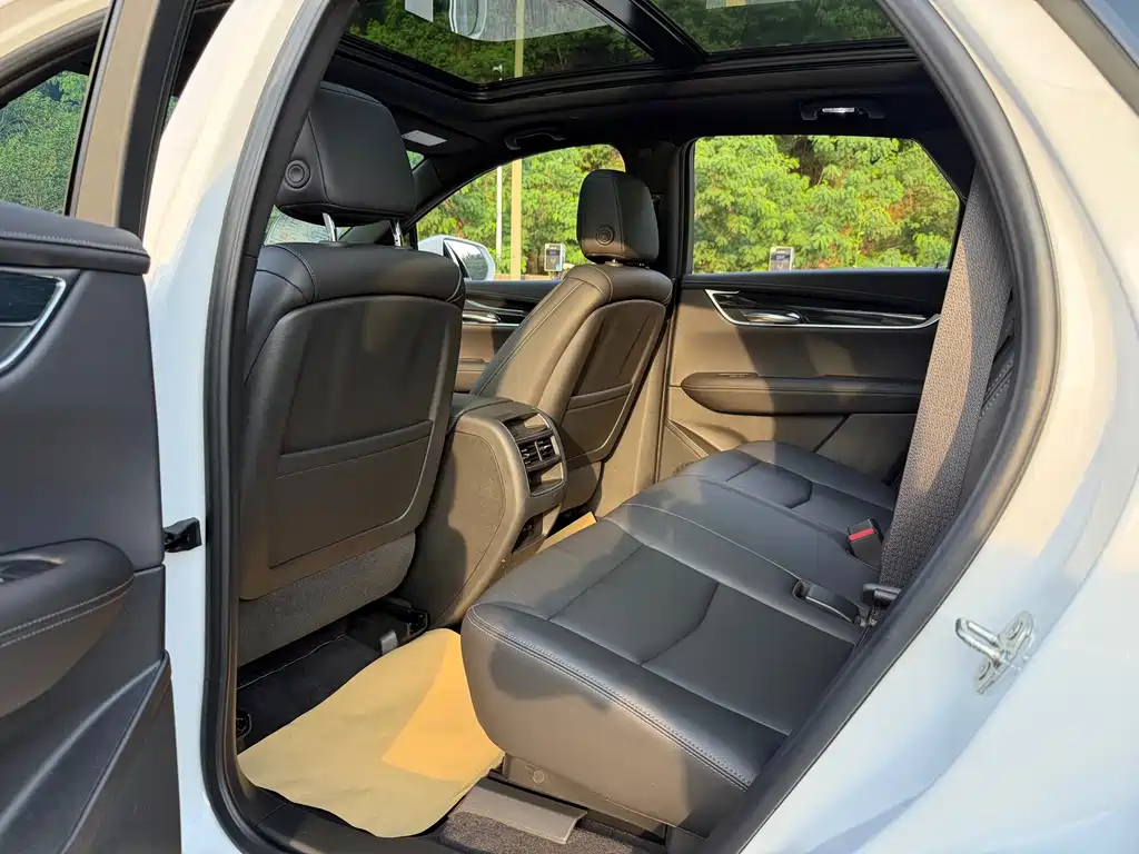 Cadillac XT5 — фото 6