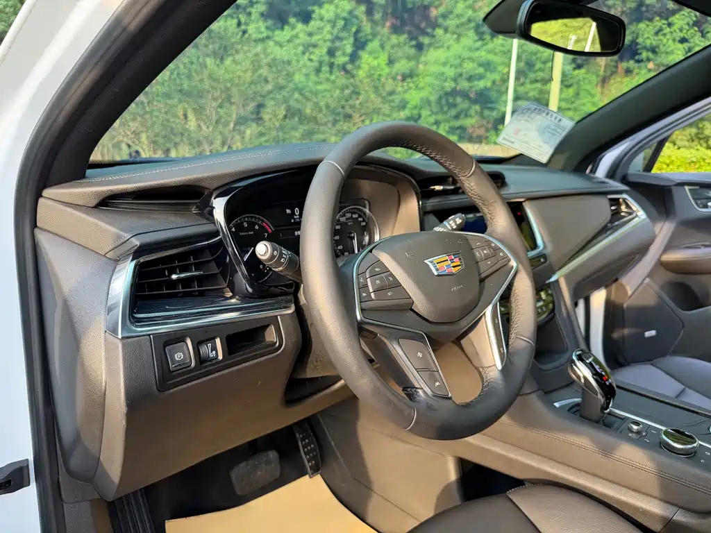 Cadillac XT5 — фото 9