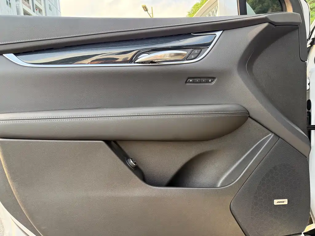 Cadillac XT5 — фото 10