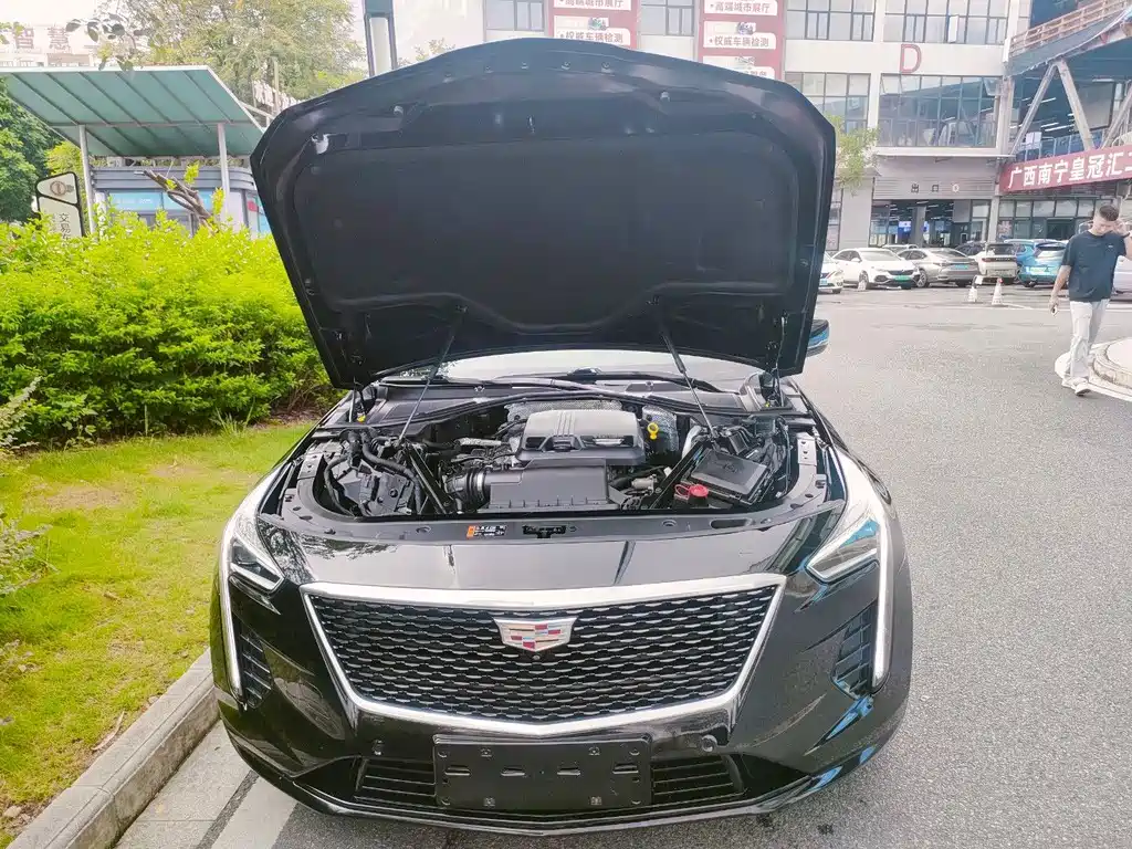 Cadillac CT6 — фото 31