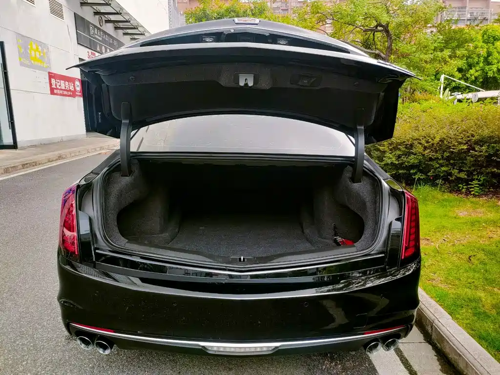 Cadillac CT6 — фото 33