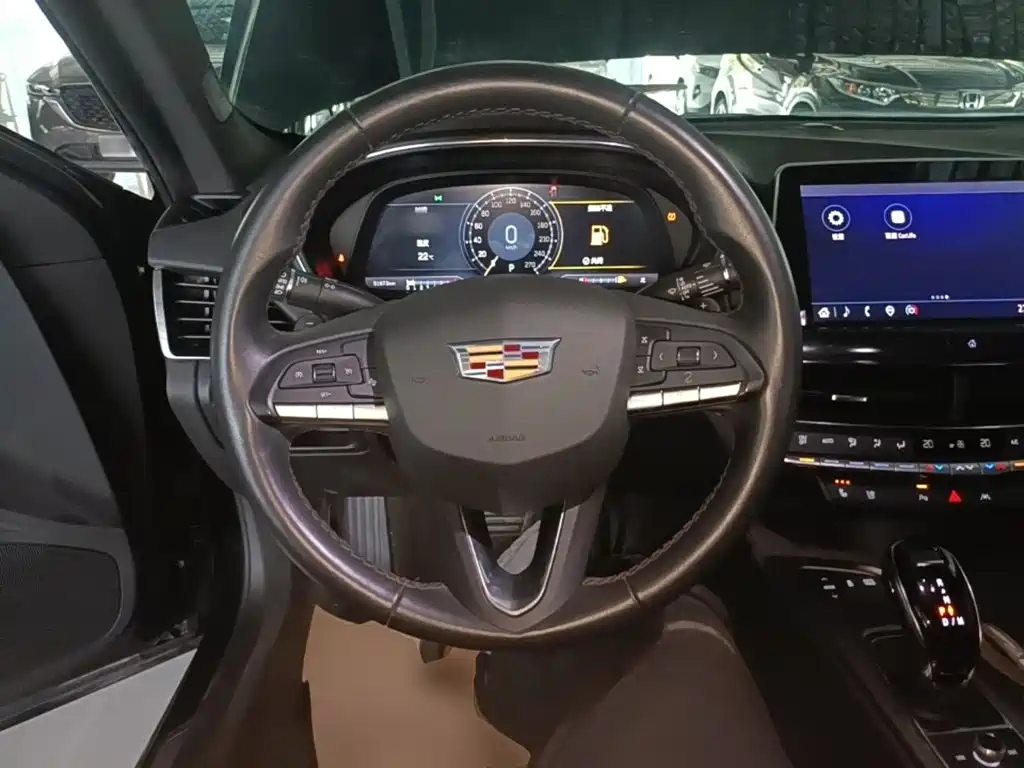 Cadillac CT5 — фото 11