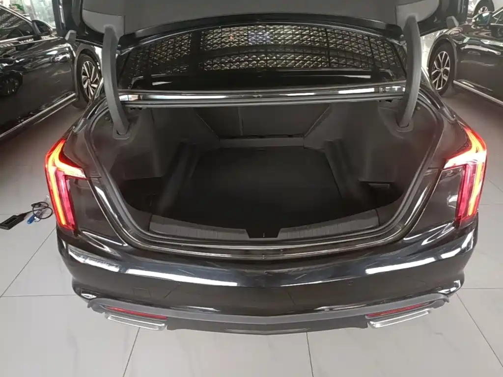 Cadillac CT5 — фото 19