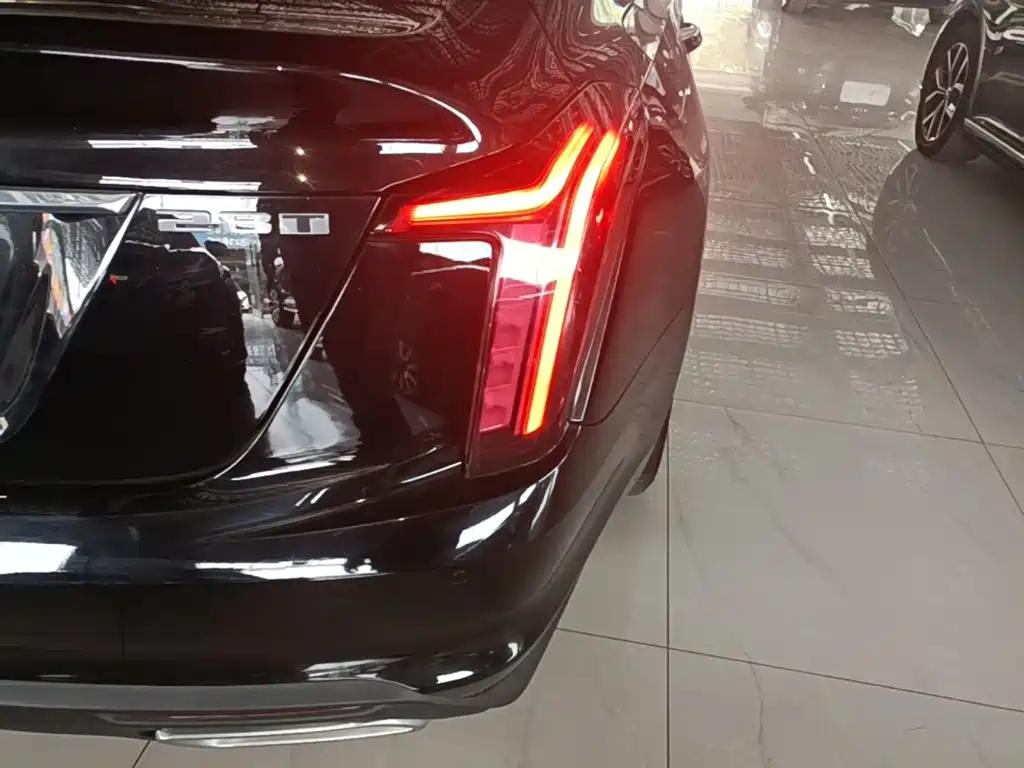 Cadillac CT5 — фото 8