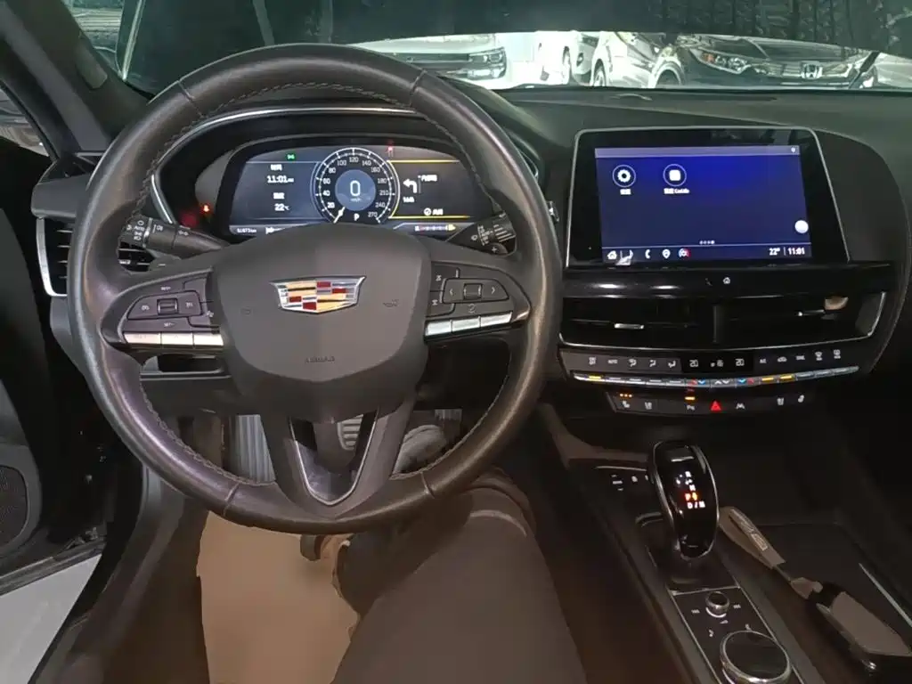Cadillac CT5 — фото 10