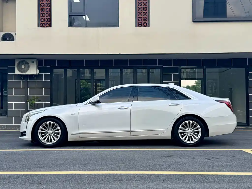 Cadillac CT6 — фото 7