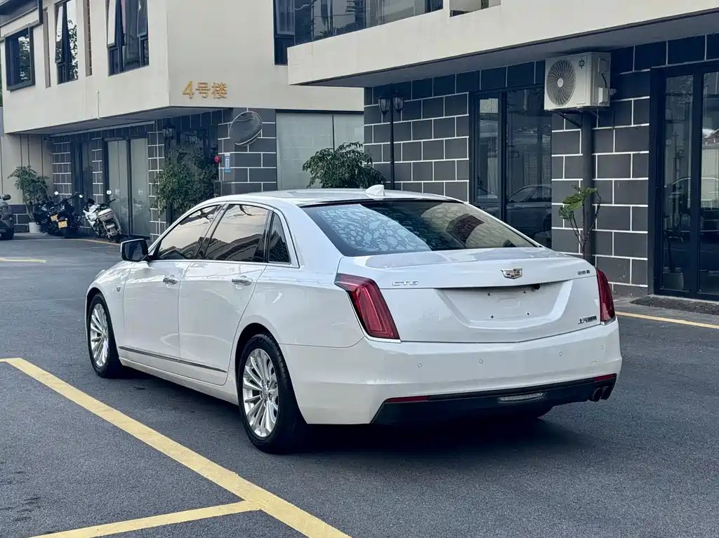Cadillac CT6 — фото 9