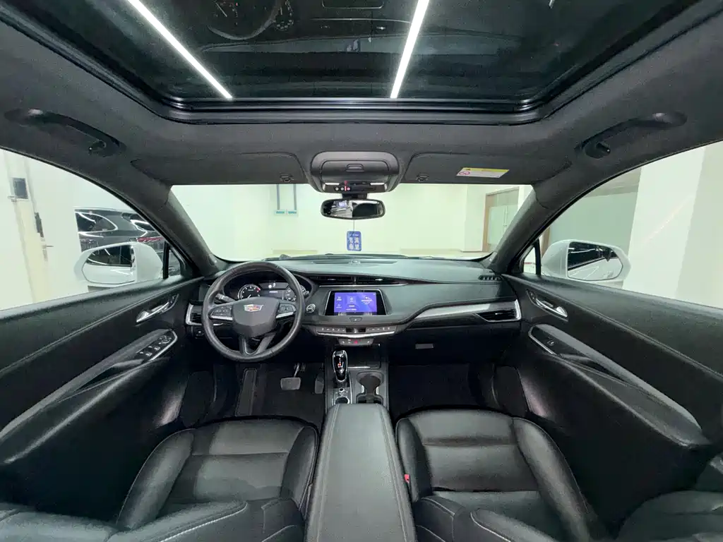 Cadillac XT4 — фото 8