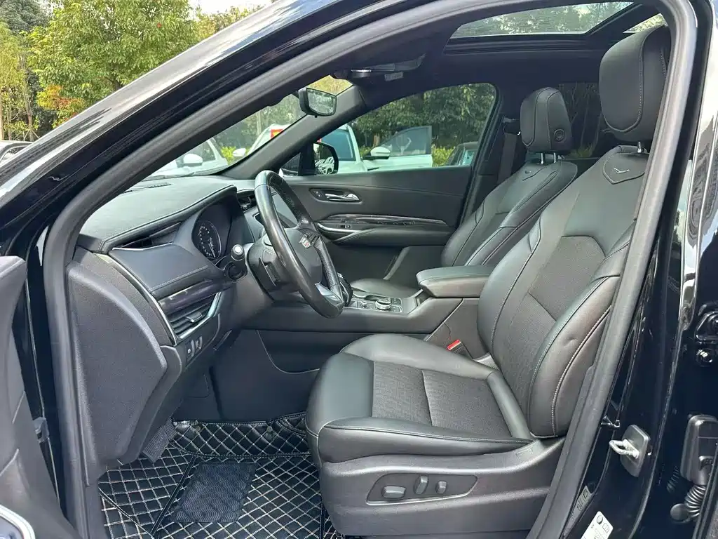 Cadillac XT4 — фото 8
