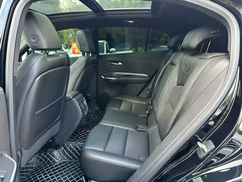 Cadillac XT4 — фото 9